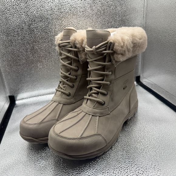 Size 9.5 UGG Butte Mono Beige Mens Fur Trim Lace-Up Snow Boots 1120979 main image 10